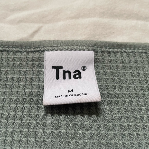 Tna olive waffle scoop neck notch cropped long sleeve - Picture 4 of 5